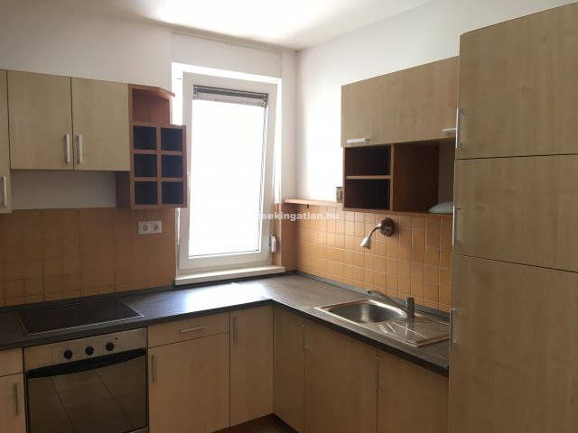 Kiadó téglalakás, albérlet, Pécsett 350 E Ft / hó, 4 szobás