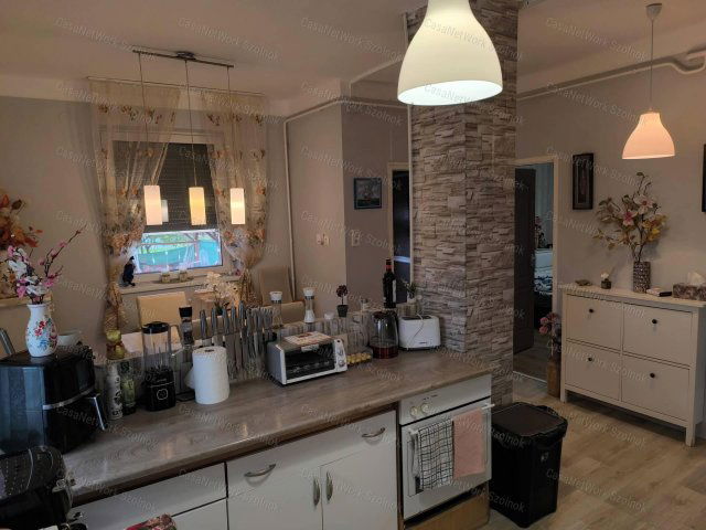 Eladó családi ház, Újszászon 28.99 M Ft, 2 szobás