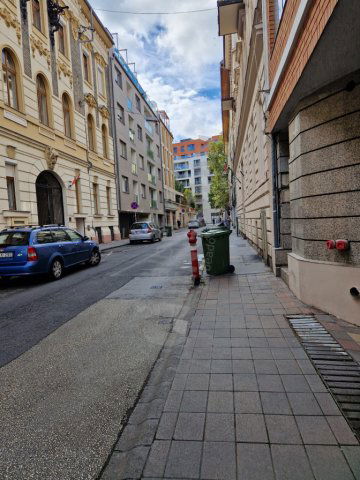 Kiadó garázs, Budapesten, IX. kerületben, Viola utcában