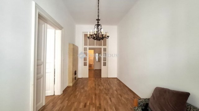 Kiadó téglalakás, albérlet, Budapesten, V. kerületben, 3 szobás