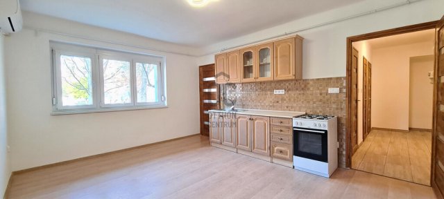 Eladó téglalakás, Székesfehérvárott 58.3 M Ft, 2+2 szobás