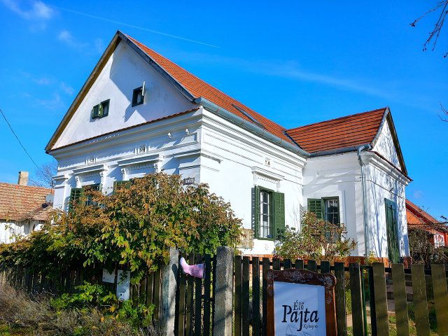 Eladó családi ház, Kisbajomon 99.9 M Ft, 4 szobás