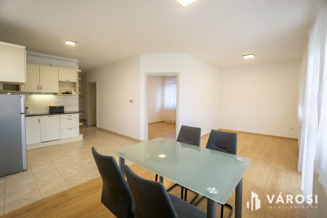 Kiadó téglalakás, albérlet, Győrött 240 E Ft / hó, 3 szobás