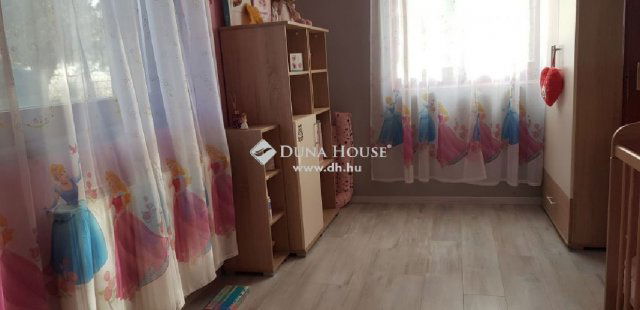 Eladó családi ház, Pócsmegyeren 79 M Ft, 5 szobás