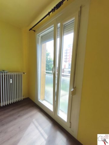 Eladó panellakás, Pécsett 33.9 M Ft, 2 szobás