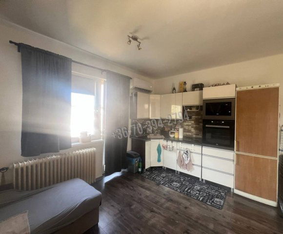Eladó téglalakás, Oroszlányban 31.5 M Ft, 1+1 szobás