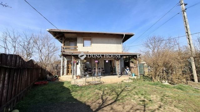 Eladó családi ház, Felsőpakonyban 124.9 M Ft, 9 szobás