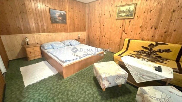 Eladó hotel, Egyházasrádócon 230 M Ft, 8 szobás