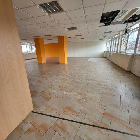 Eladó üzlethelyiség, Debrecenben 1123.95 M Ft, 10 szobás