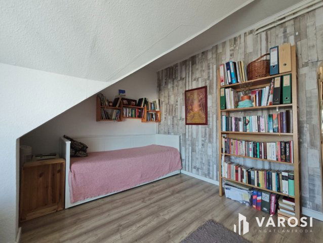 Eladó téglalakás, Veszprémben 53.5 M Ft, 3 szobás