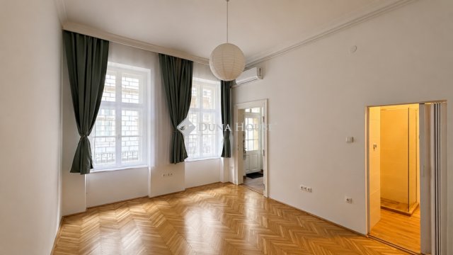 Eladó téglalakás, Budapesten, V. kerületben 74.9 M Ft, 2 szobás