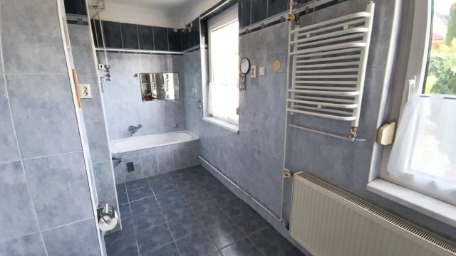 Eladó családi ház, Tatabányán 97 M Ft, 3+3 szobás