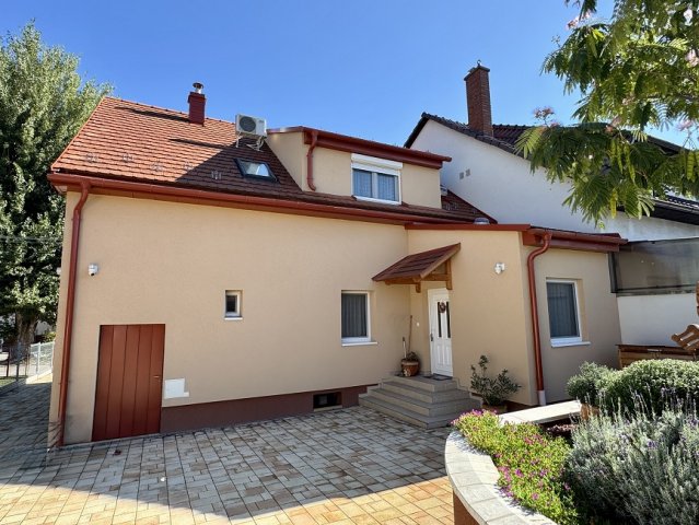 Eladó családi ház, Székesfehérvárott 169 M Ft, 4 szobás
