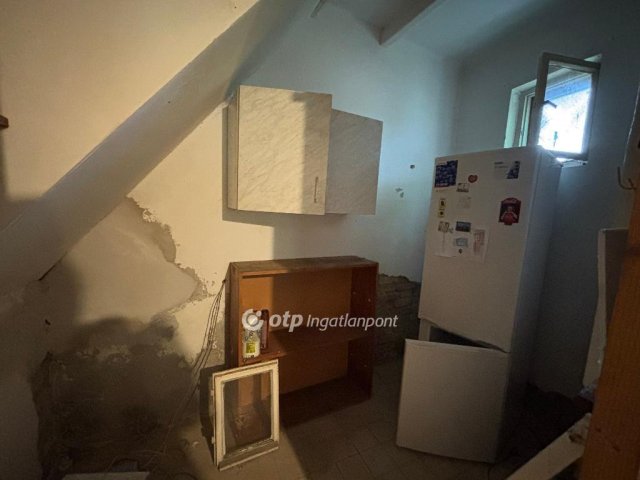 Eladó családi ház, Pápán 48 M Ft, 3 szobás