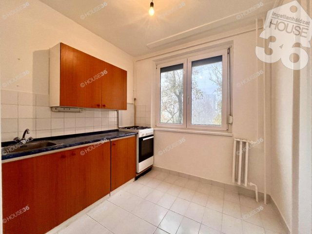 Eladó panellakás, Kecskeméten 49.9 M Ft, 2 szobás