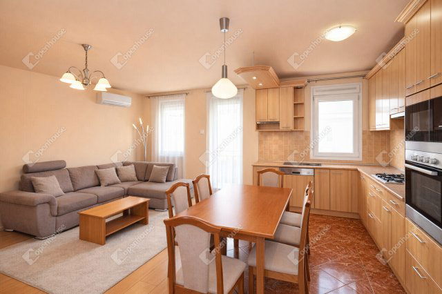 Eladó téglalakás, Szegeden 72.99 M Ft, 3 szobás