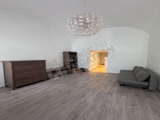 Kiadó téglalakás, albérlet, V. kerületben, Nagysándor József utcában