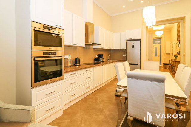 Eladó téglalakás, Budapesten, V. kerületben 191 M Ft, 3 szobás