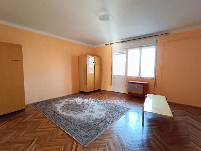 Eladó téglalakás, Csongrádon 30 M Ft, 2+1 szobás