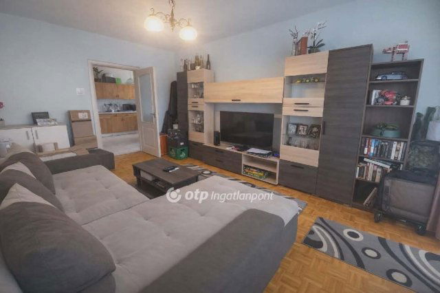 Eladó panellakás, Debrecenben 70.9 M Ft, 3 szobás