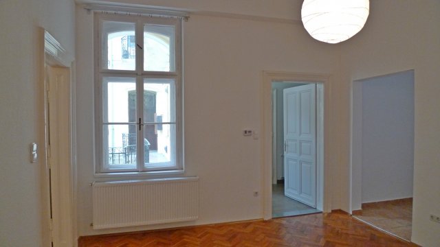 Eladó téglalakás, Budapesten, VI. kerületben, Csengery utcában