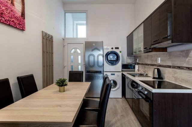 Eladó téglalakás, Budapesten, VI. kerületben 129.9 M Ft