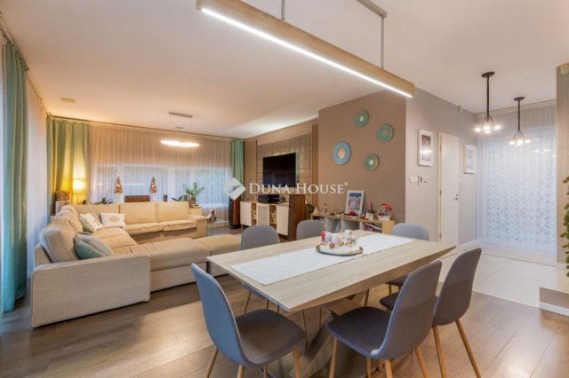 Eladó ikerház, Mogyoródon 249.9 M Ft, 5 szobás