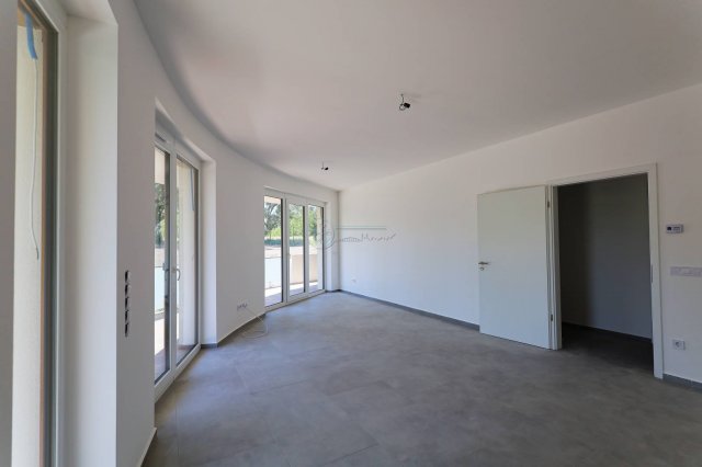 Eladó téglalakás, Szegeden 100 M Ft, 1+2 szobás