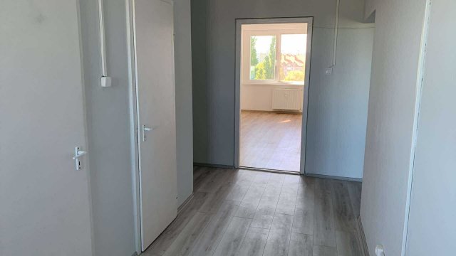 Eladó panellakás, Egerben 32.9 M Ft, 2 szobás