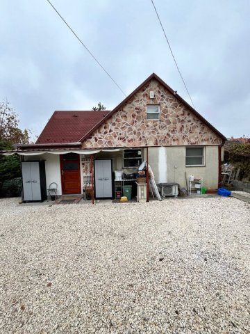 Eladó családi ház, Szadán 107 M Ft, 6 szobás