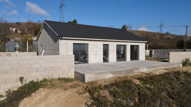 Eladó családi ház, Csóron 84.9 M Ft, 3 szobás