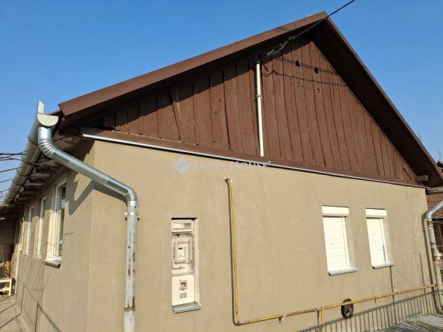 Eladó családi ház, Zsákán, Rákóczi utcában 9.9 M Ft
