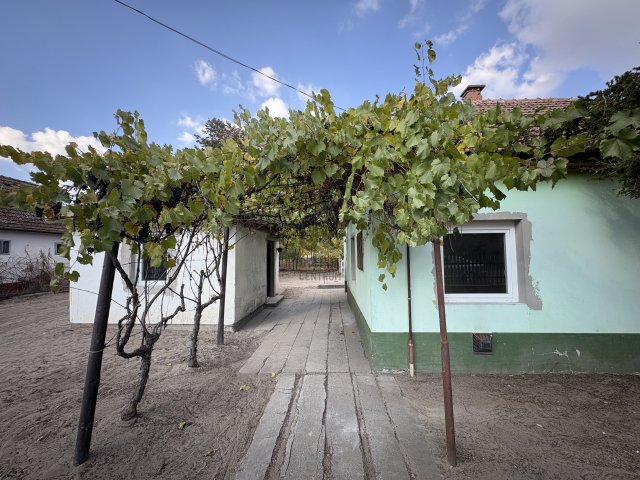 Eladó családi ház, Csemőn 19.9 M Ft, 2 szobás