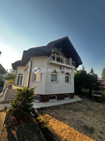 Eladó családi ház, Budapesten, XVIII. kerületben, Lomnic utcában