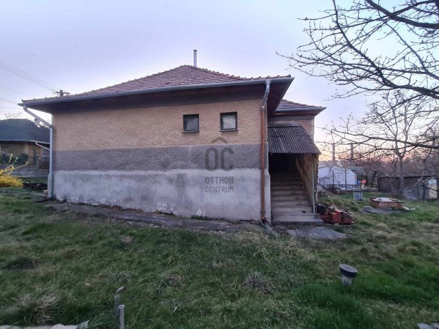 Eladó családi ház, Ajkán 17.9 M Ft, 2 szobás