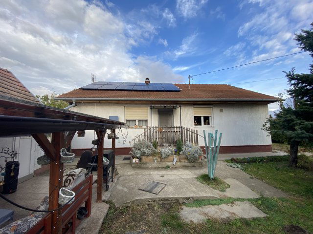 Eladó családi ház, Nagyvenyimen 54.9 M Ft, 2+1 szobás