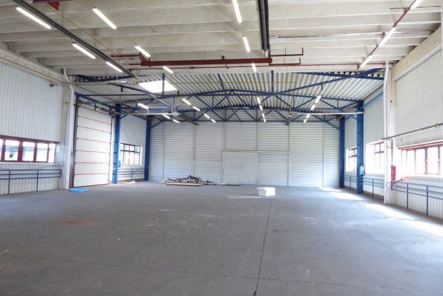 Kiadó ipari ingatlan, Pécsett 1680 E Ft / hó