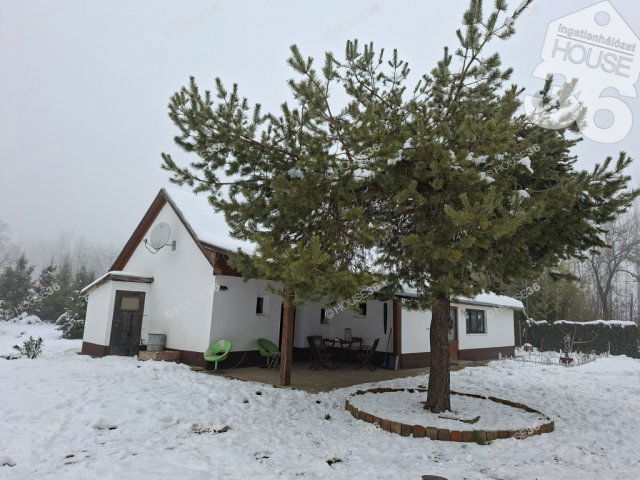 Eladó családi ház, Kiskunfélegyházán 33 M Ft, 2 szobás