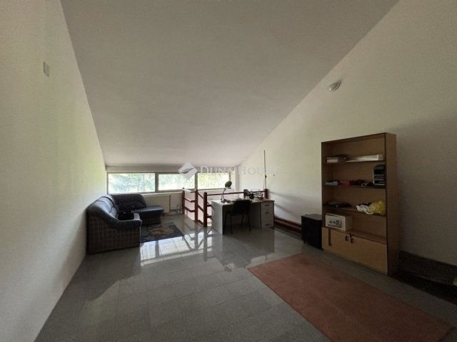 Eladó ipari ingatlan, Esztergomban 780 M Ft / költözzbe.hu