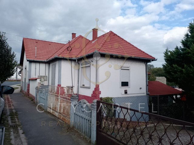 Eladó családi ház, Lengyeltótiban 34.99 M Ft, 6 szobás