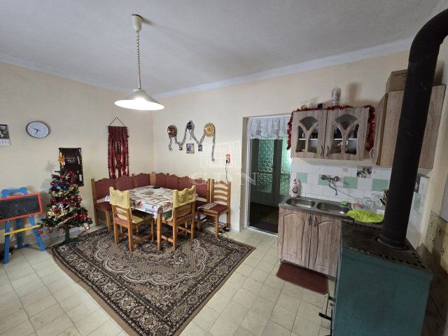 Eladó családi ház, Borotán 16.9 M Ft, 2 szobás