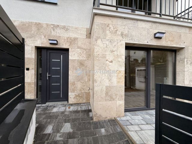 Eladó téglalakás, Pécsett 79.9 M Ft, 3 szobás