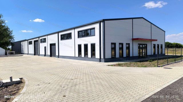 Eladó ipari ingatlan, Szolnokon 500 M Ft, 2 szobás