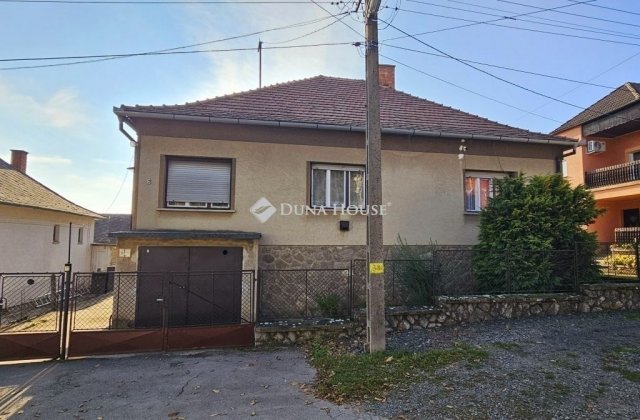 Eladó családi ház, Bogádon 64.99 M Ft, 4 szobás