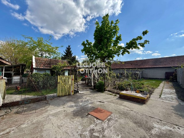 Eladó családi ház, Cegléden 14.5 M Ft, 2 szobás