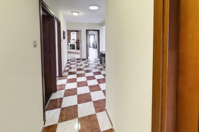 Eladó családi ház, Kecskéden 154.9 M Ft, 5 szobás