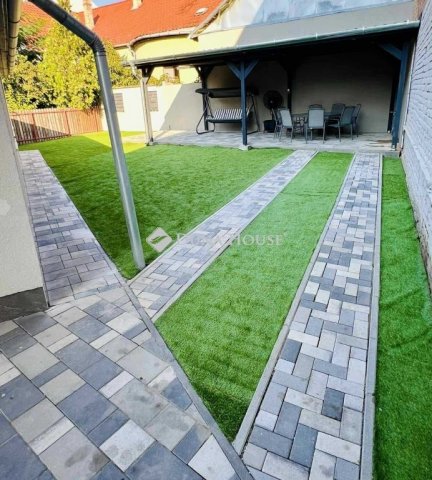 Eladó családi ház, Szolnokon 79.9 M Ft, 4 szobás