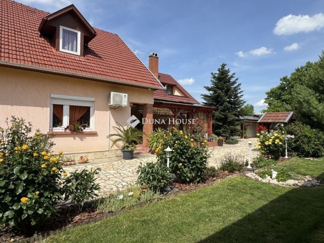 Eladó családi ház, Békésen 100.9 M Ft, 5 szobás