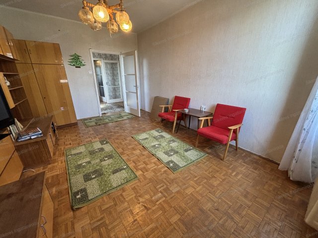 Eladó téglalakás, Oroszlányban 32 M Ft, 3 szobás