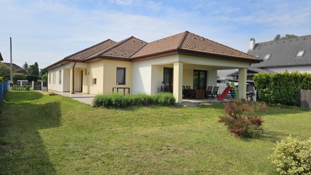 Eladó családi ház, Gödöllőn 249 M Ft, 5 szobás